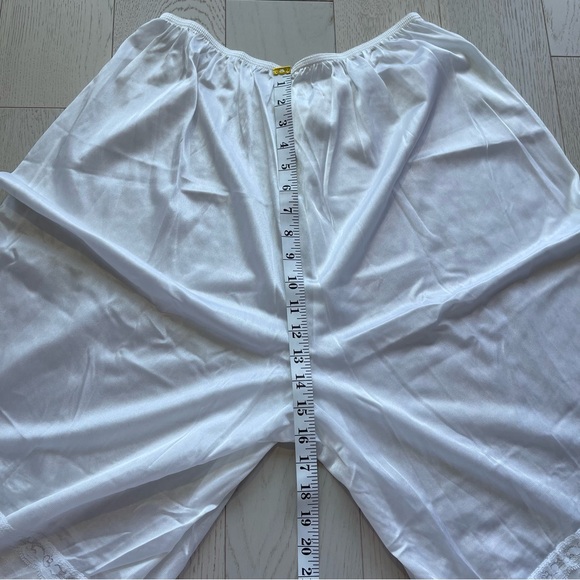 Vintage White Lace Trim 100% Nylon High Rise Wide Leg Bloomers Pettipants Shorts - Picture 15 of 16